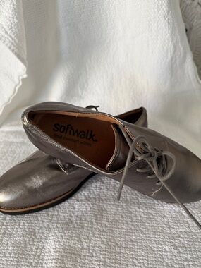 SoftWalk Metallic Gray Lace-Up Oxfords
